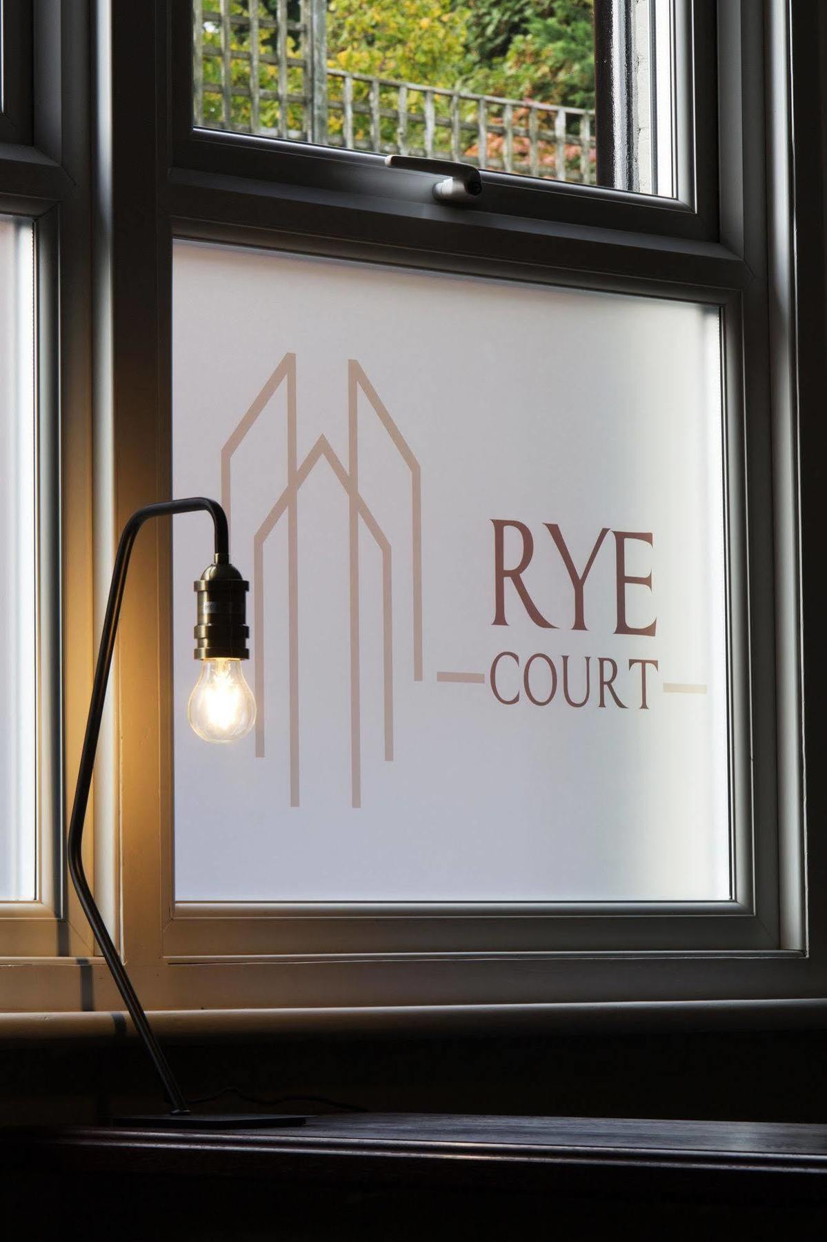 Rye Court Hotel High Wycombe Extérieur photo